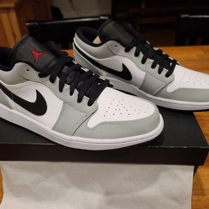 Jordan  1 Low Light Smoke Grey